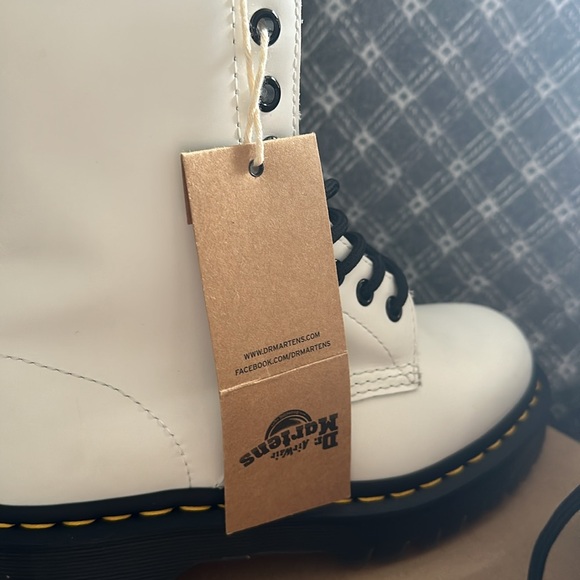 NWT DR. MARTENS 1460 BEX SMOOTH LEATHER LACE UP BOOTS - Picture 12 of 12